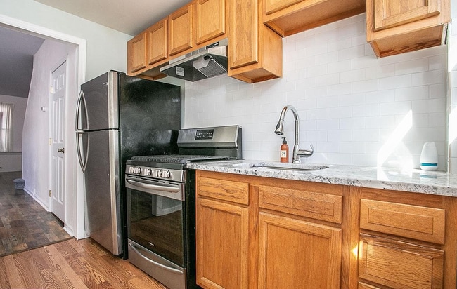 Kitchen - 3015 Salmon St