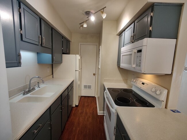 Building Photo - *Updated 1BD/1BA Condo Available in Scott ...