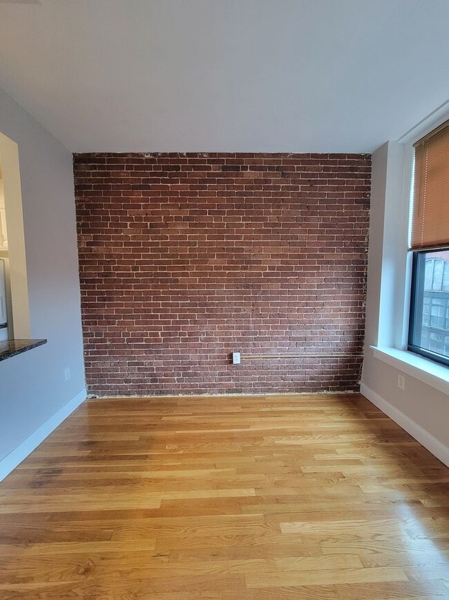 Building Photo - 107 Washington St