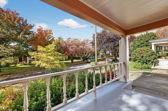 Foto del edificio - 3748 NE 23rd Ave