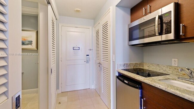 Foto del edificio - 455 Grand Bay Dr