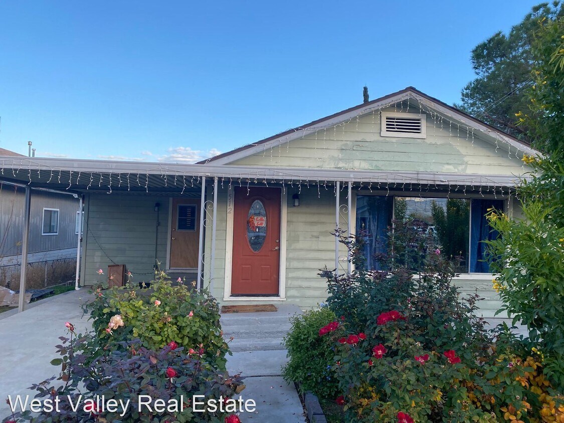 Foto principal - 3 br, 2 bath House - 512 Jackson St