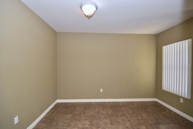 Building Photo - Charming 1 Bedroom Condo close to Durango ...