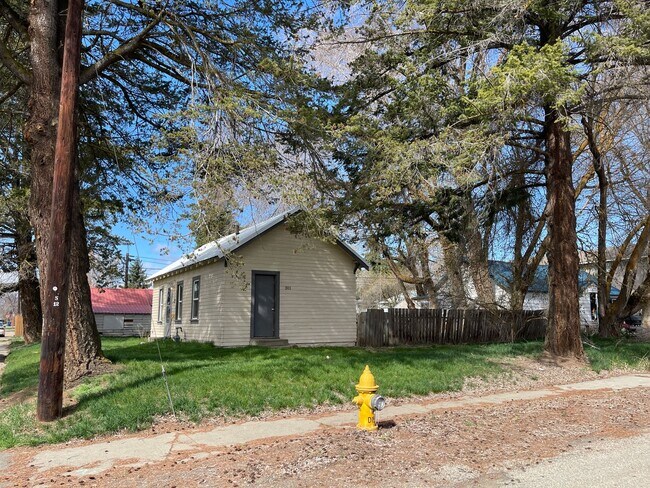 Foto del edificio - Cottage Style 1 Bed Home with a Large Yard...