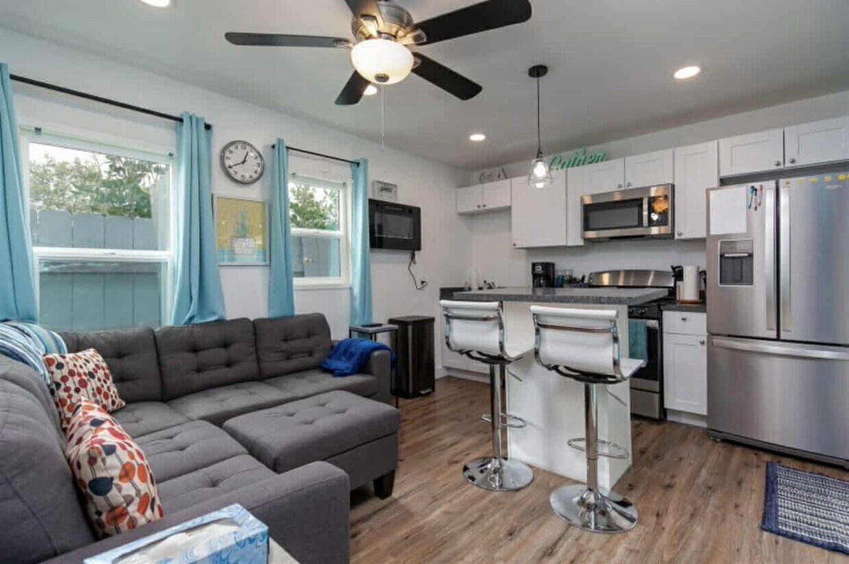 Foto principal - 3979 Ingraham St