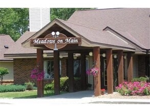 Building Photo - 611 Main St S