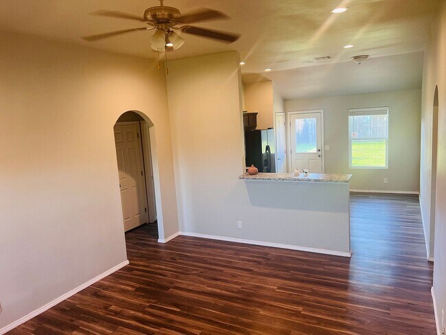 Foto del edificio - 5823 E 146th St S
