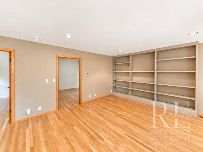 Foto del edificio - 14444 Sunrise Drive NE