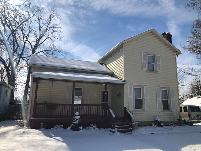 Building Photo - 216 W Washington St