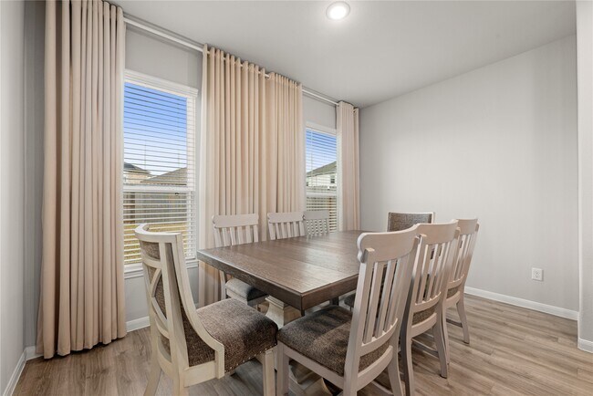 Foto del edificio - 27130 Peaceful Cv Dr