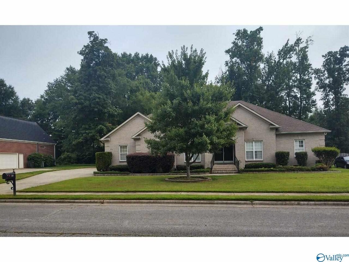 Primary Photo - 258 Twin Lakes Dr