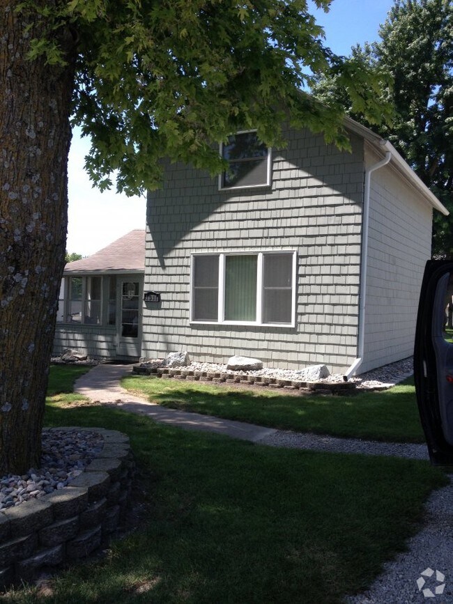 Patio Homes West Apartments under 2,000 Ames, IA 1 Rentals