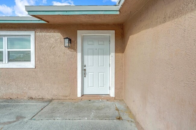 Building Photo - 4389 Bellewood St