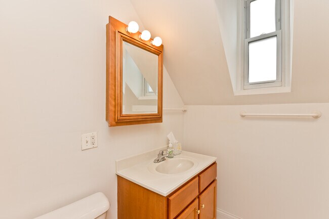 Building Photo - 3324 N Clifton Ave