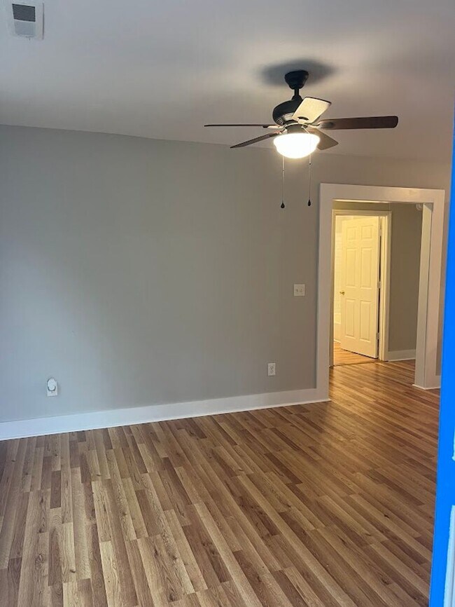 Foto del edificio - Available now. Great, FRESHLY UPDATED 3 BR/2 BA in North Charleston!