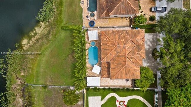 Foto del edificio - 15900 NW 83rd Pl