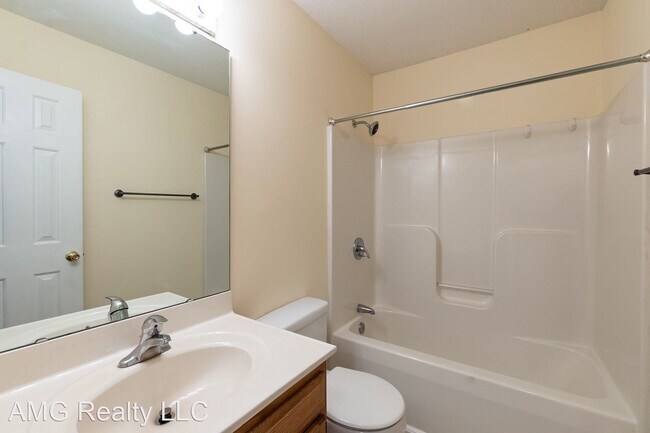 Building Photo - 3 br, 2 bath House - 315 E Gilbreath St