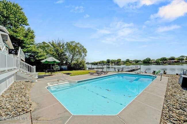 Building Photo - 74 Seneca Pl