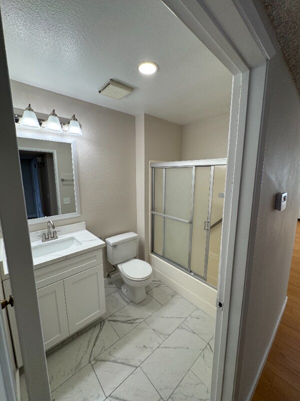 Building Photo - 544 E Tujunga Ave