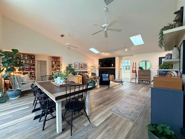 Building Photo - 3335 Micanopy Trail