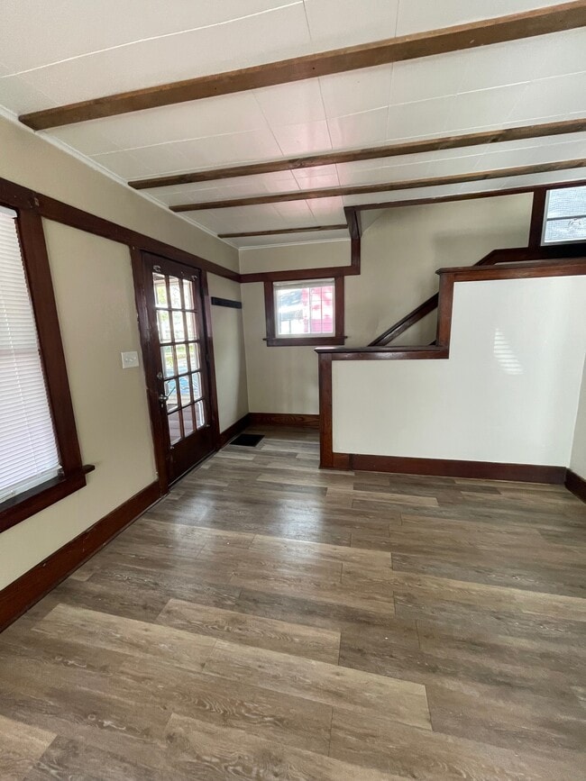 Foto del edificio - 1337 Nelson Ave