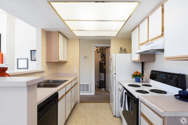Building Photo - Sterling Pointe Apartments