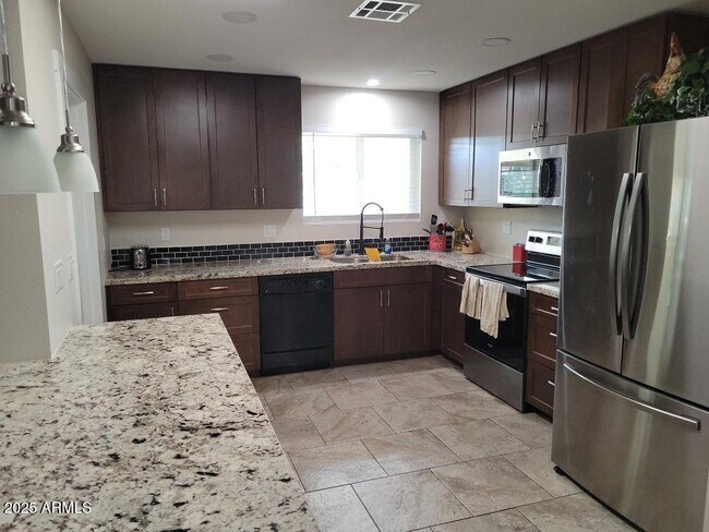 Foto del edificio - 10544 W Cheryl Dr