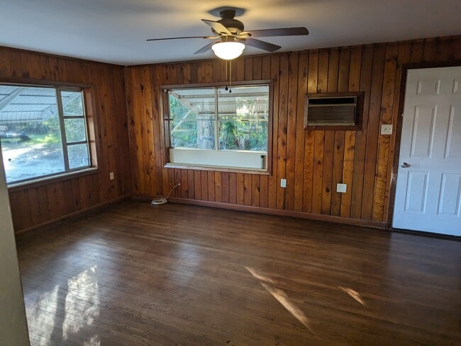 Building Photo - 6700 SE 110th St