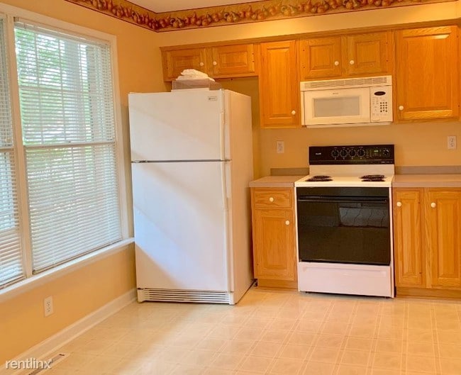 Building Photo - 3 br, 2.5 bath Townhome - 4073 Regiment Blvd