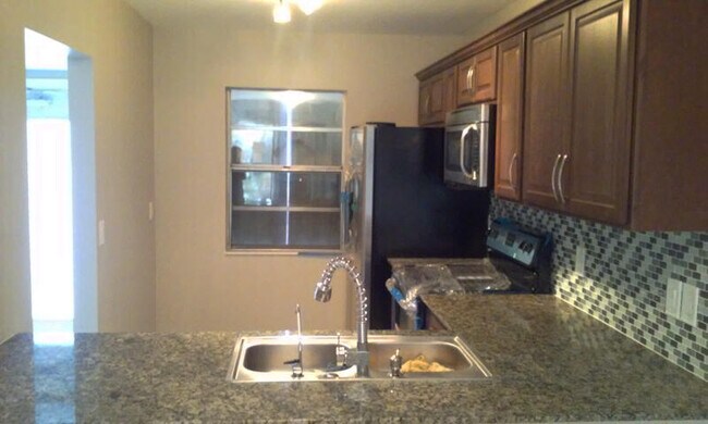 Foto del edificio - 140 Lake Meryl Dr