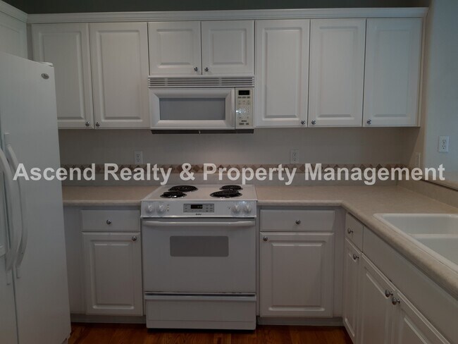 Foto del edificio - Available NOW! Small Pet OK Great Bethany Location Fenced Yard Quick Access to Nike, Columbia Spo...