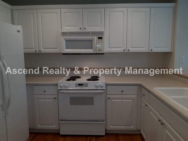 Foto del edificio - Showings Begin 10/21Great Bethany Location...
