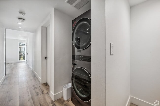 Building Photo - 1252 W 37th St
