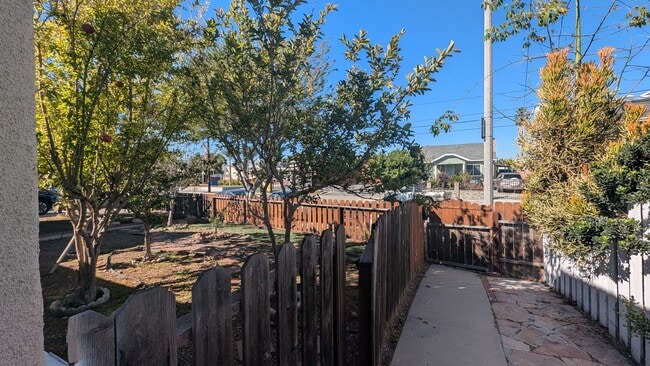 Building Photo - 312 W Olive St