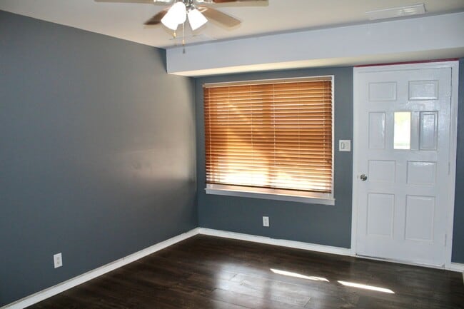 Building Photo - Nice 2 bedroom 1 Bath Home - Quiet area - ...