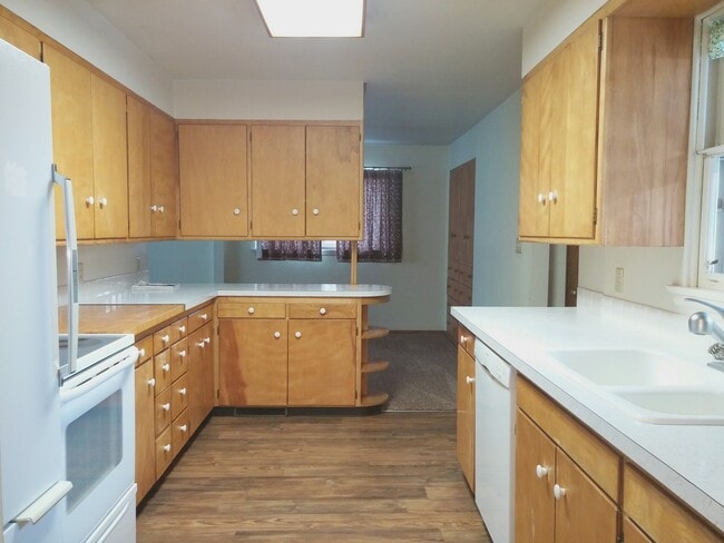 Building Photo - Ranch Style Home in the Lewis and Clark Area