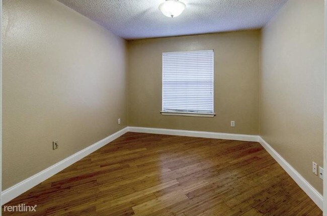 Foto del edificio - 3 br, 2 bath House - 3909 Evergreen Ct.