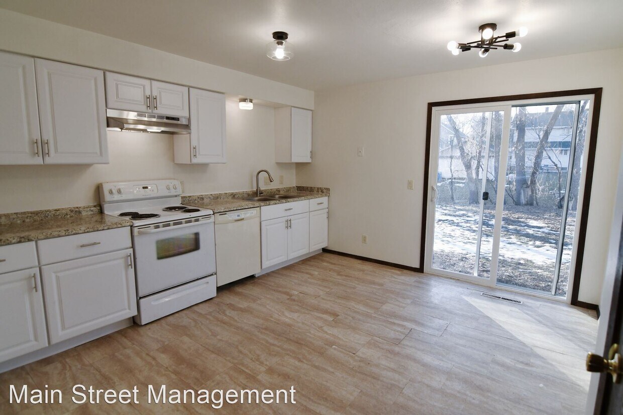 2 br, 1.5 bath House 725 N Division St. House Rental in Appleton