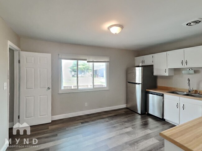 Foto del edificio - 654 Hillsdale Dr