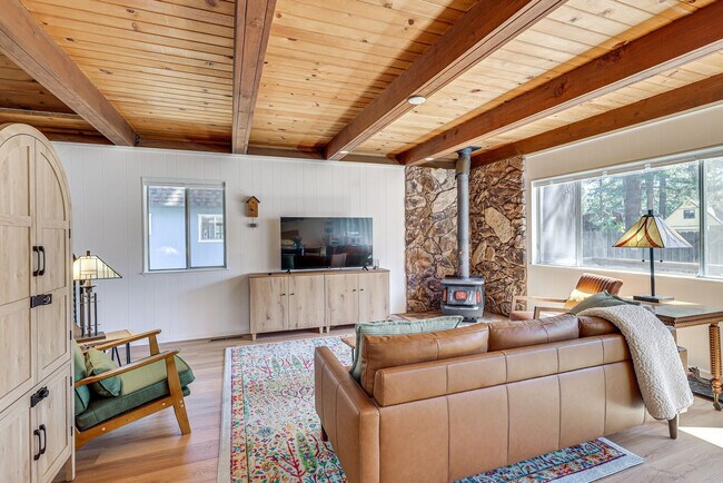 Foto del edificio - 923 Sagewood Dr