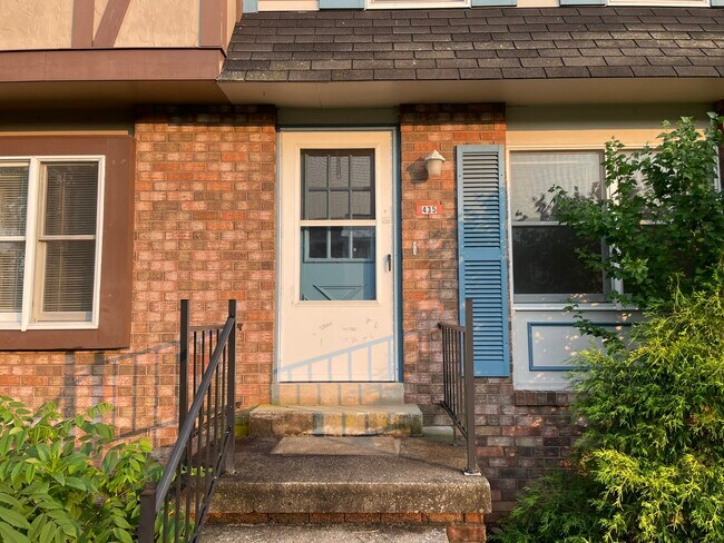 Foto del edificio - 435 Cedarcrest Dr