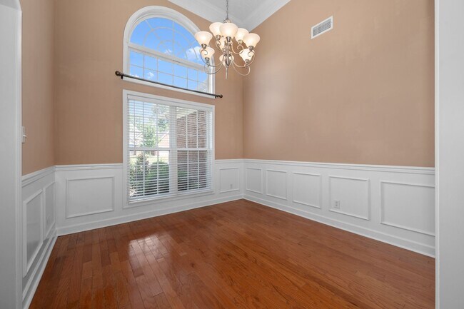 Foto del edificio - 4 bed 2 bath home in Highly Desirable Blac...