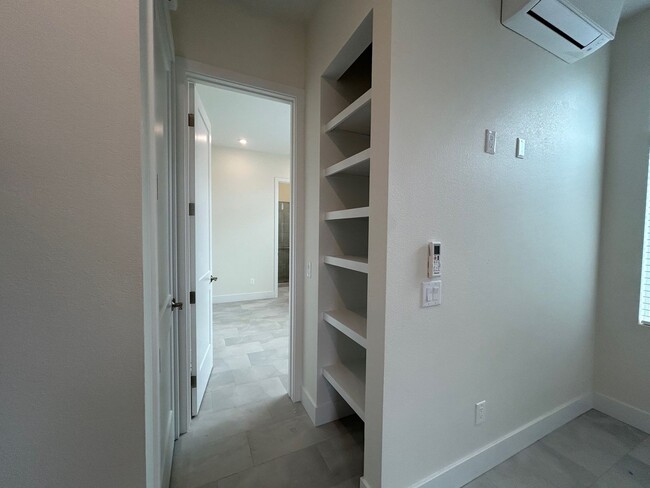 Building Photo - Brand New 1 Bed/ 1 Bath in The Heart off C...