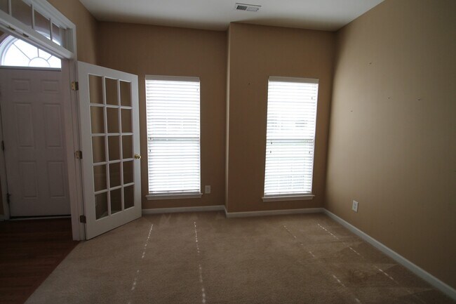 Foto del edificio - Exclusively Offered by Muse Realty, LLC