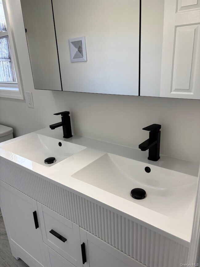 Building Photo - 198 Woodland Ave