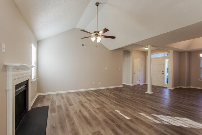 Foto del edificio - 4020 River Falls Dr
