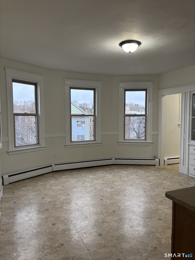 Building Photo - 18 Carmody St