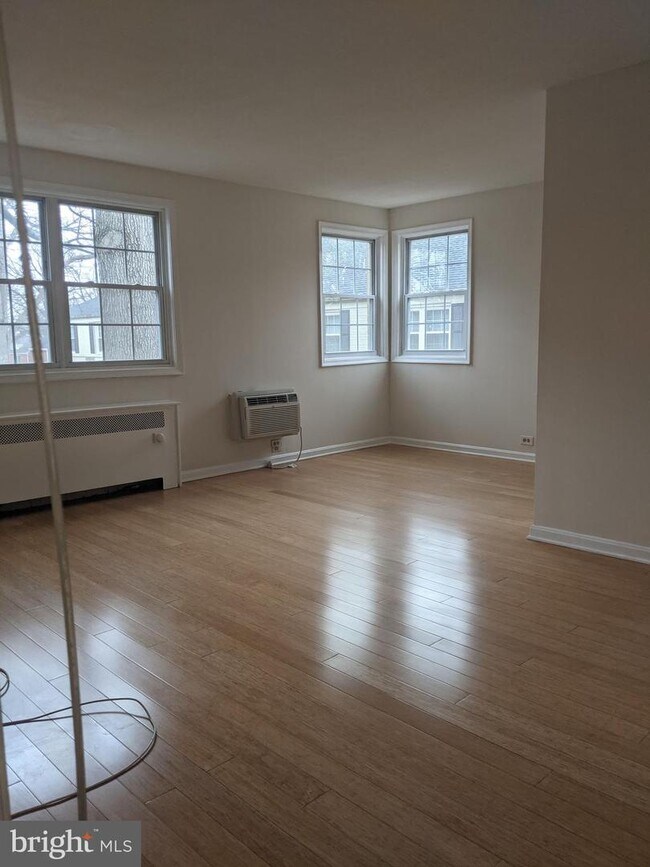 Building Photo - 4318 N Pershing Dr
