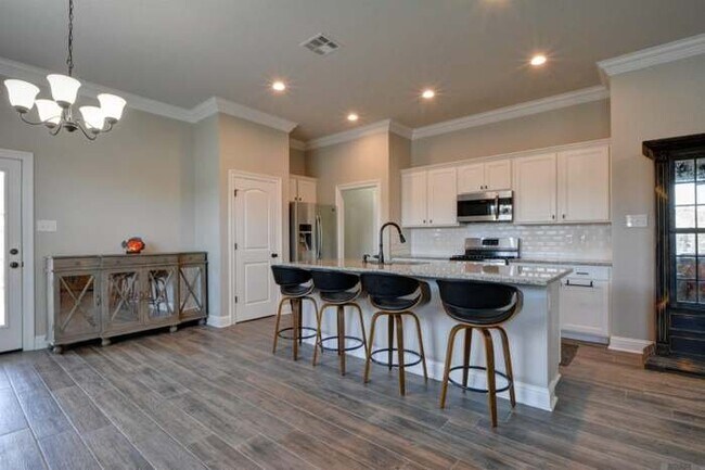 Foto del edificio - 6151 Lake Edge Dr