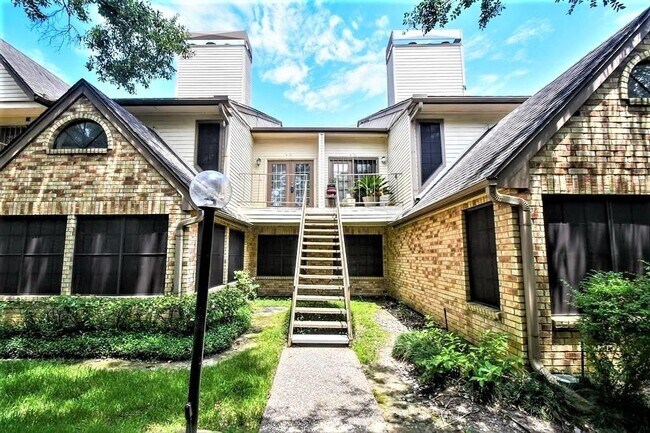 Foto del edificio - 2425 Holly Hall St